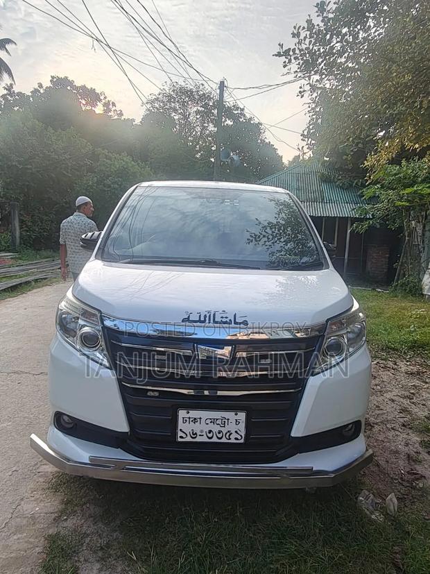 Toyota Noah 1.8 FWD Hybrid (7 seater) 2016 Pearl