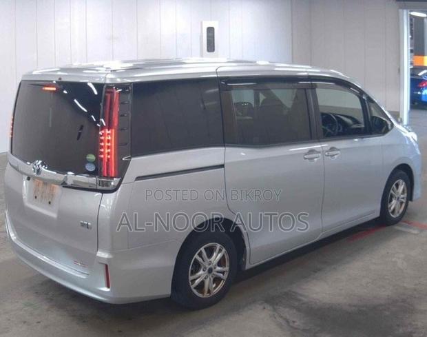 Toyota Noah 1.8 FWD Hybrid (7 seater) 2021 Silver