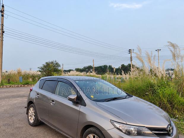 Toyota Auris 2014 Brown