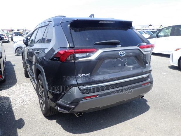Toyota RAV4 2021 Gray