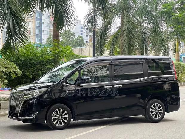 Toyota Noah 1.8 FWD Hybrid (7 seater) 2019 Black