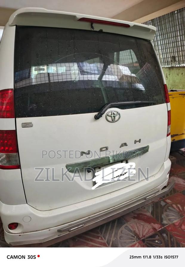 Toyota Noah 2004 Pearl