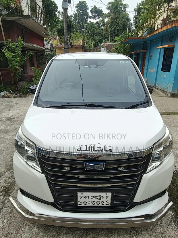 Toyota Noah 1.8 FWD Hybrid (7 seater) 2016 Pearl