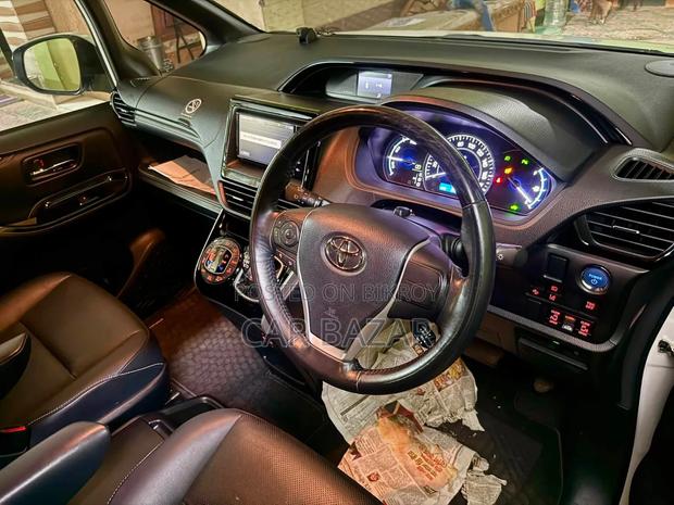 Toyota Noah 1.8 FWD Hybrid (7 seater) 2020 White