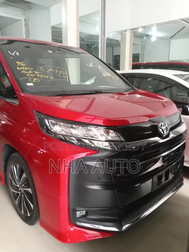 Toyota Noah 2022 Red