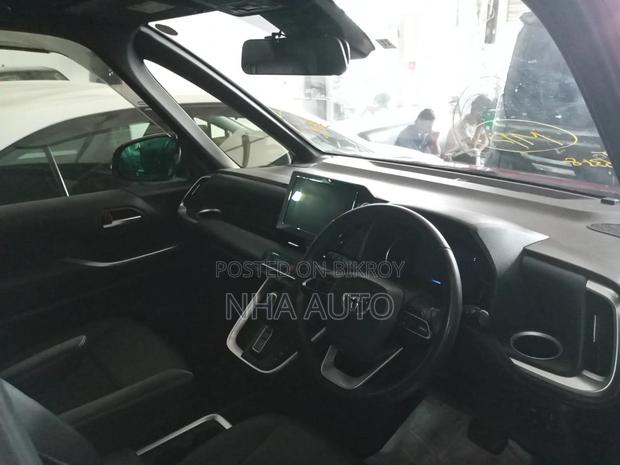 Toyota Noah 2022 Red