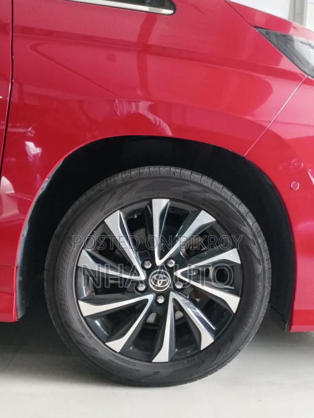 Toyota Noah 2022 Red