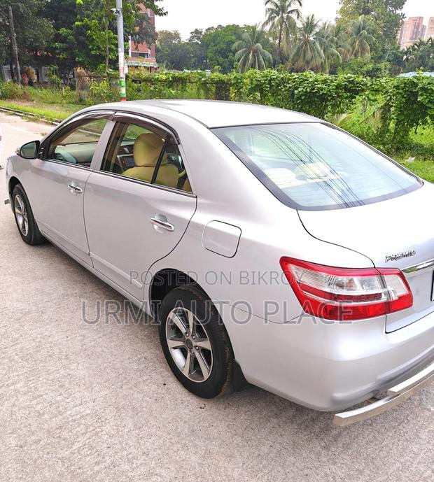 Toyota Premio 2013 Octane