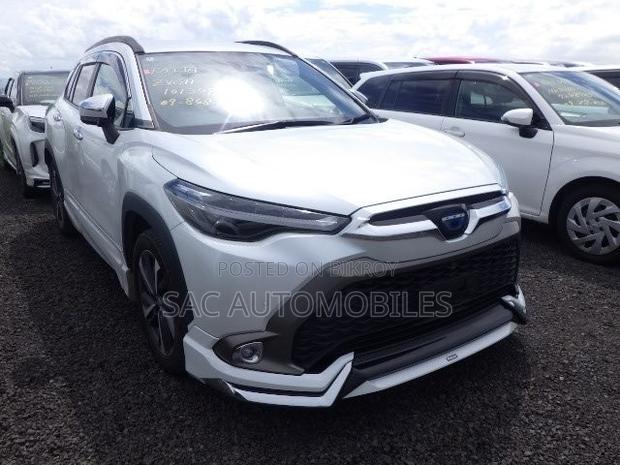 New Toyota Corolla Cross 1.8 Hybrid AWD 2021 Pearl