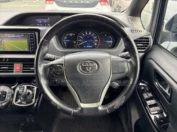 Toyota Noah 1.8 FWD Hybrid (7 seater) 2021 Matt Black