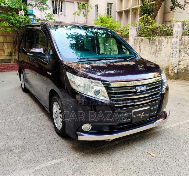 Toyota Noah 1.8 FWD Hybrid (7 seater) 2017 Black