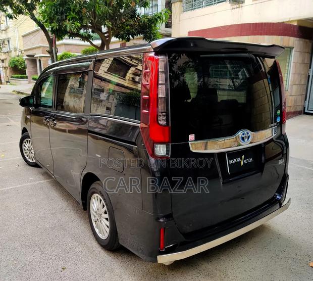 Toyota Noah 1.8 FWD Hybrid (7 seater) 2017 Black