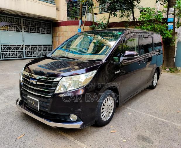Toyota Noah 1.8 FWD Hybrid (7 seater) 2017 Black