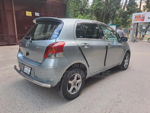 Toyota Vitz 2010 Gray