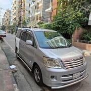 Toyota Noah 2004 Silver for sale