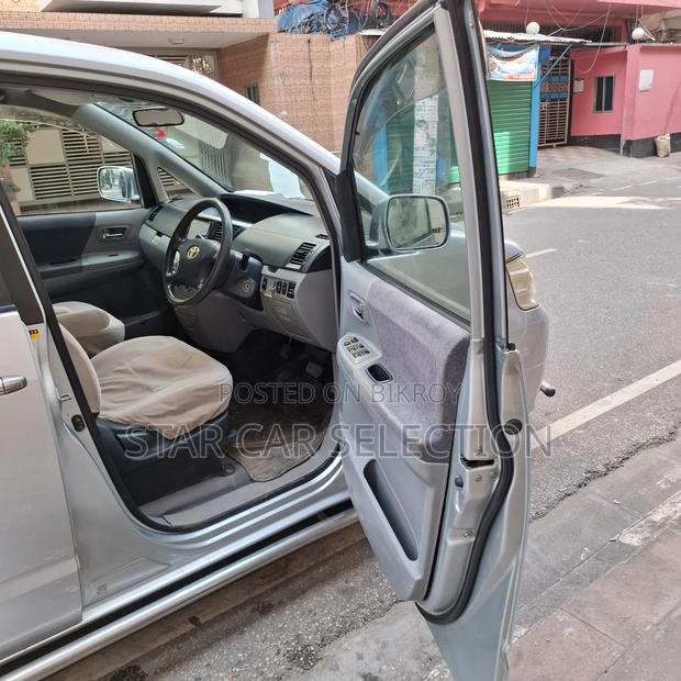 Toyota Noah 2004 Silver