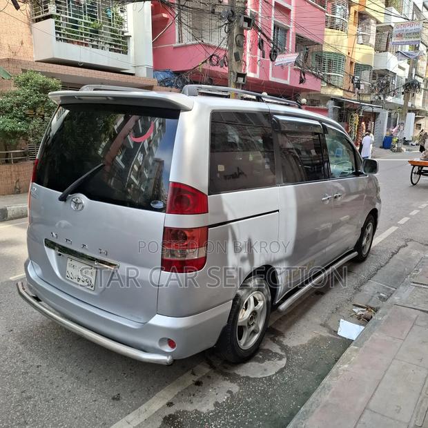 Toyota Noah 2004 Silver