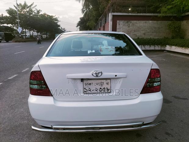 Toyota Corolla 2002 White