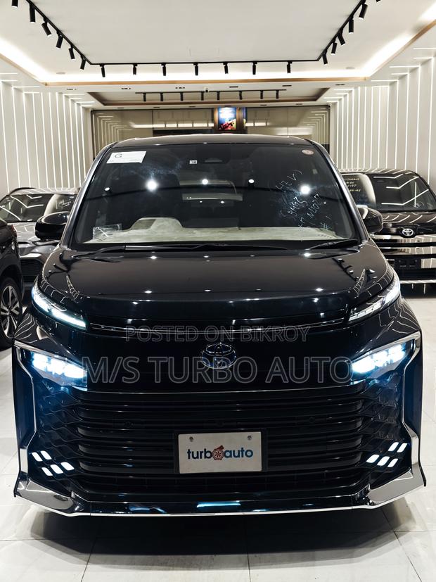 Toyota Voxy 2022 Black