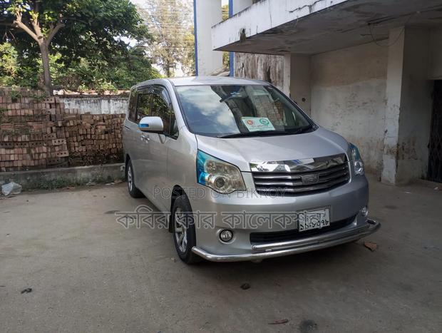 Toyota Noah 2013 Silver