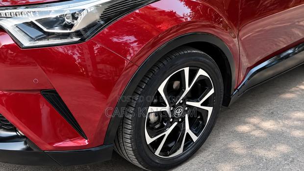 Toyota C-HR 2018 Maroon