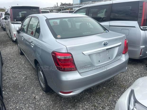 Toyota Axio 2021 Silver