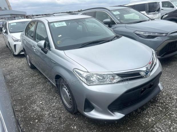 Toyota Axio 2021 Silver