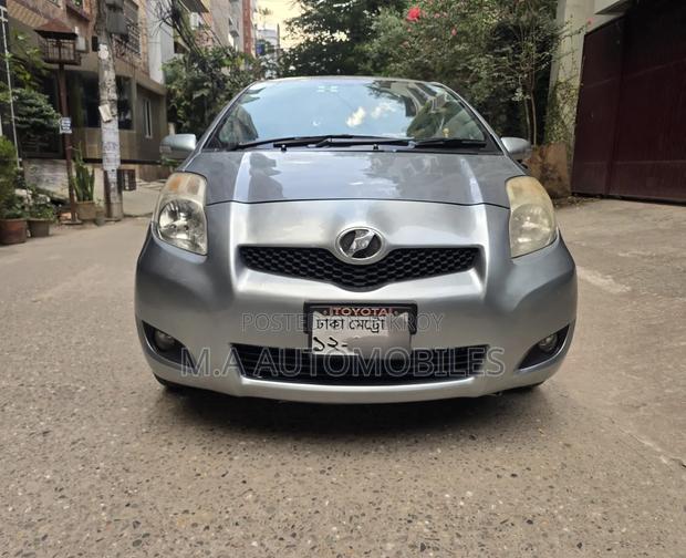 Toyota Vitz 2010 Gray