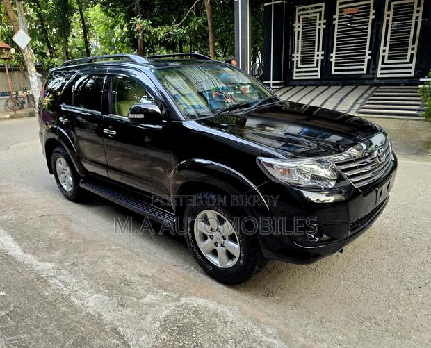 Toyota Fortuner 2013 Black