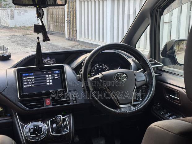 Toyota Esquire 1.8 FWD Hybrid (7 seater) 2017 Black