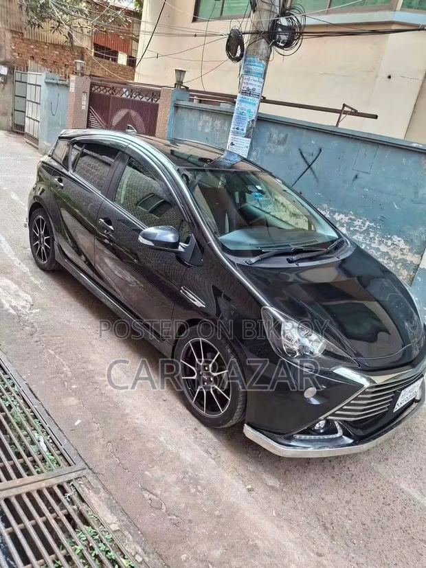 Toyota Aqua 2017 Black