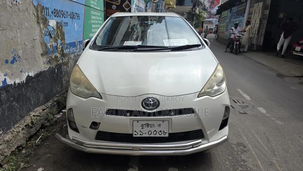 Toyota Aqua 2012 Pearl