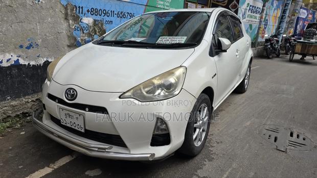 Toyota Aqua 2012 Pearl