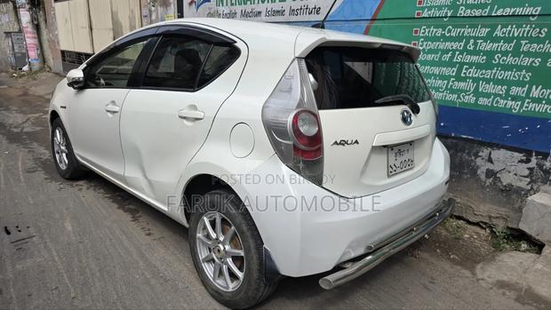 Toyota Aqua 2012 Pearl
