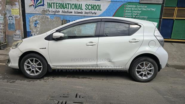 Toyota Aqua 2012 Pearl