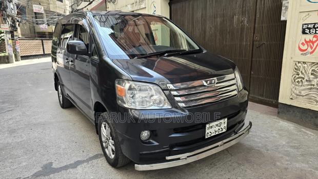Toyota Noah 2.0 FWD (8 Seater) 2001 Black