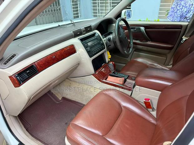 Toyota Crown 2002 Pearl