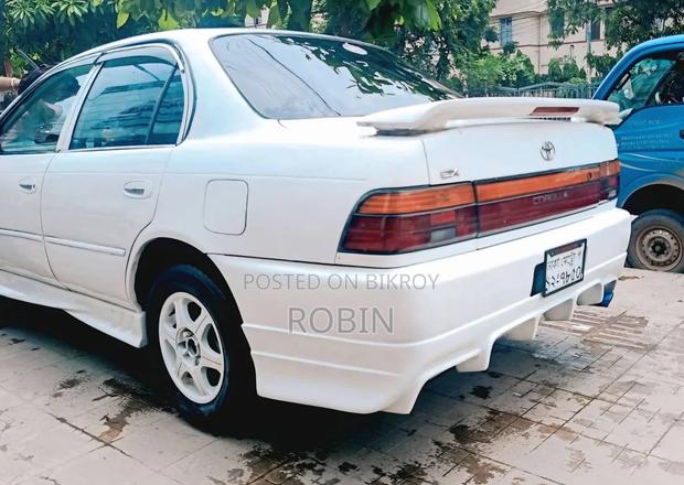 Toyota Corolla 1992 White