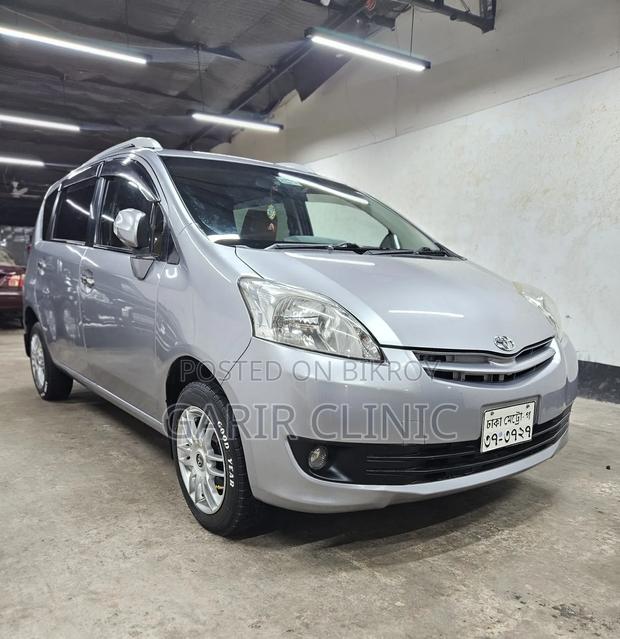 Toyota Passo Sette 1.5 AWD 2009 Gray
