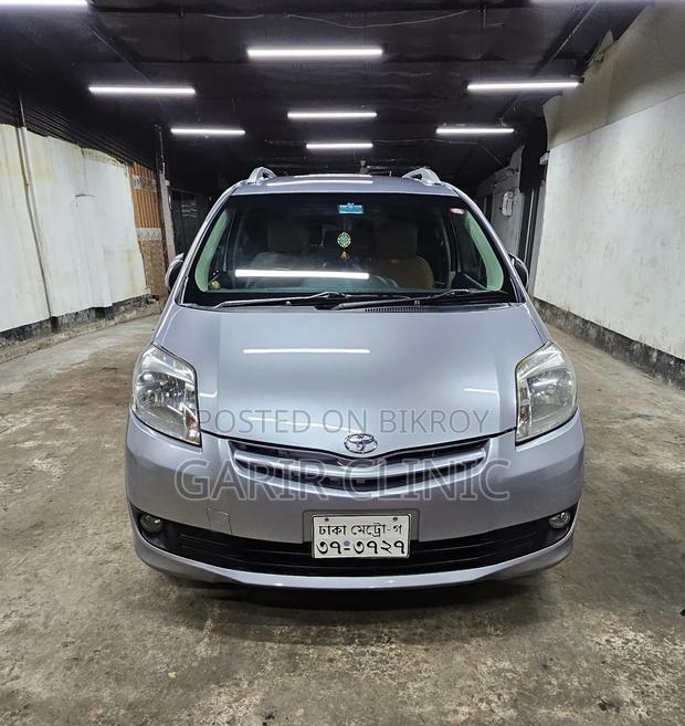 Toyota Passo Sette 1.5 AWD 2009 Gray