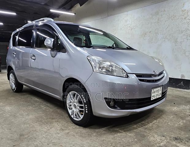Toyota Passo Sette 1.5 AWD 2009 Gray