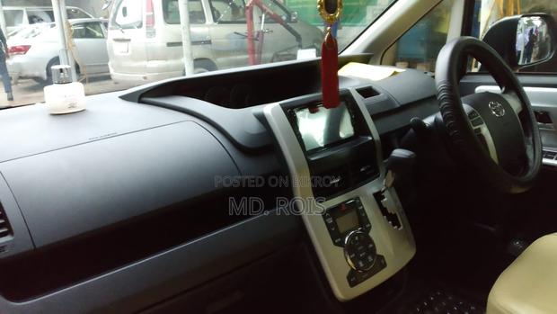 Toyota Noah 2.0 143hp FWD (7 Seater) 2013 Black