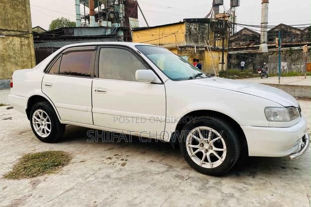 Toyota Corolla Sedan 2003 White