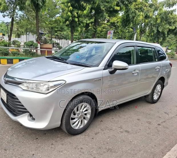 Toyota Corolla Fielder 1.5 Hybrid FWD 2016 Silver