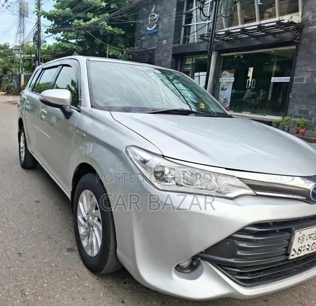 Toyota Corolla Fielder 1.5 Hybrid FWD 2016 Silver