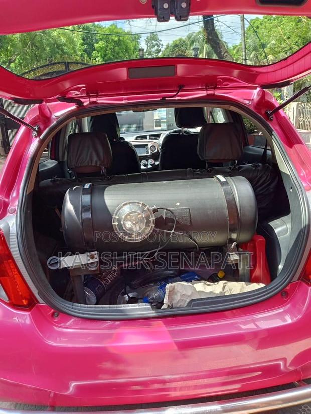 Toyota Vitz 2011 Pink