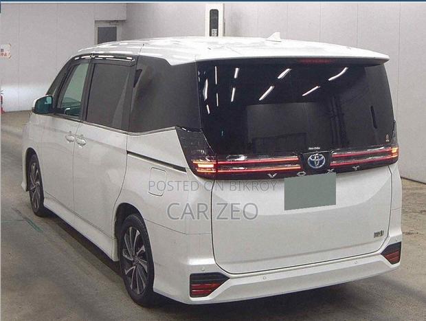 Toyota Voxy 2022 Pearl