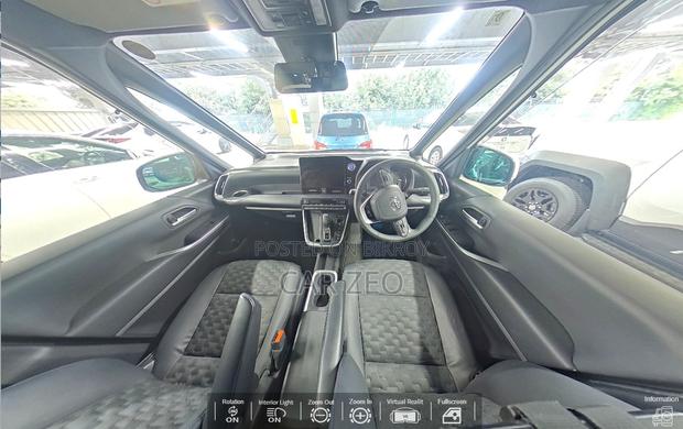 Toyota Voxy 2022 Pearl