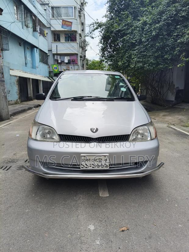 Toyota Platz 2001 Silver