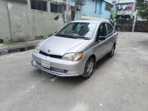 Toyota Platz 2001 Silver